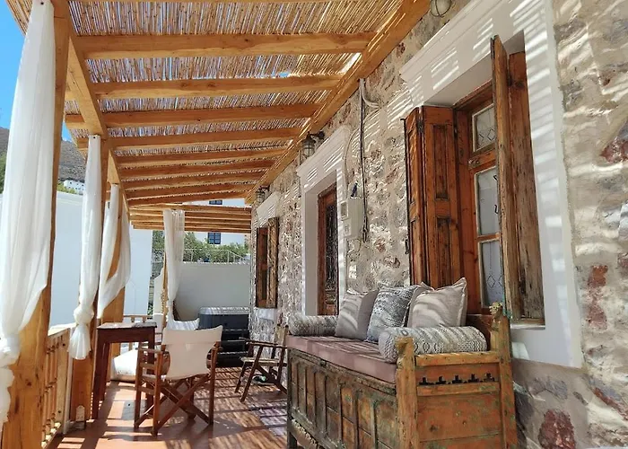 Yalos House