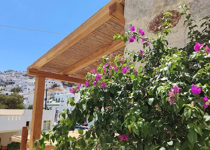 Yalos House