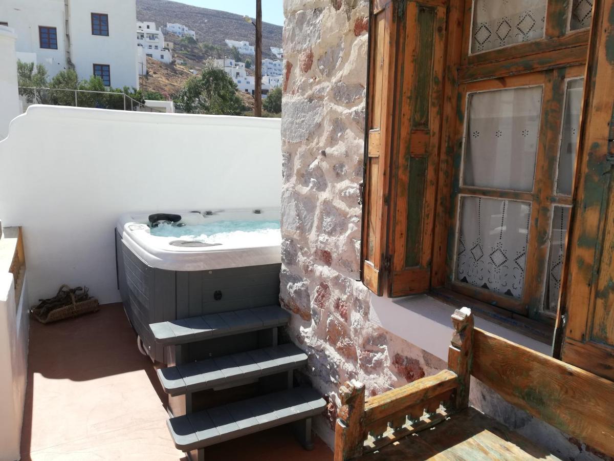 Yalos House *