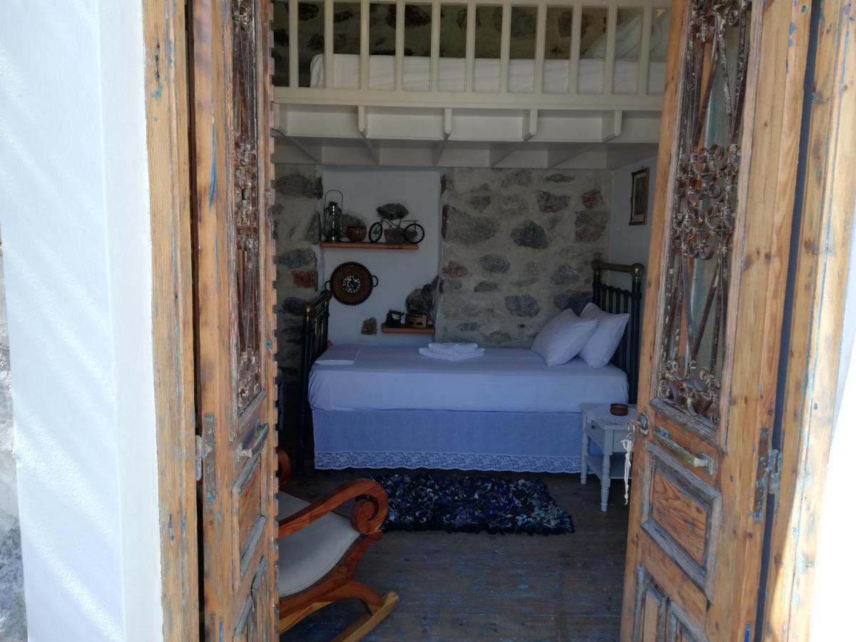 Yalos House *