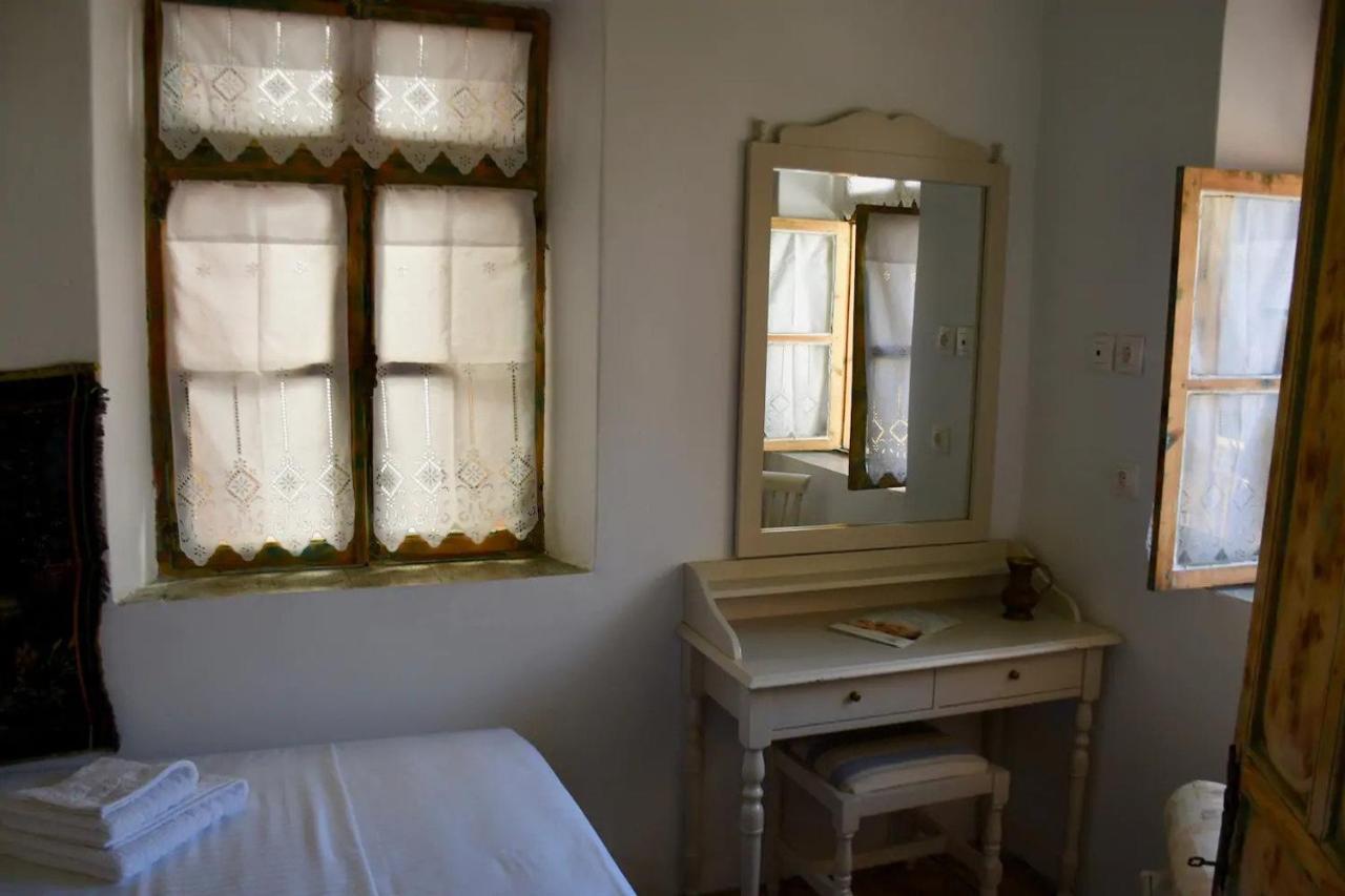 Yalos House