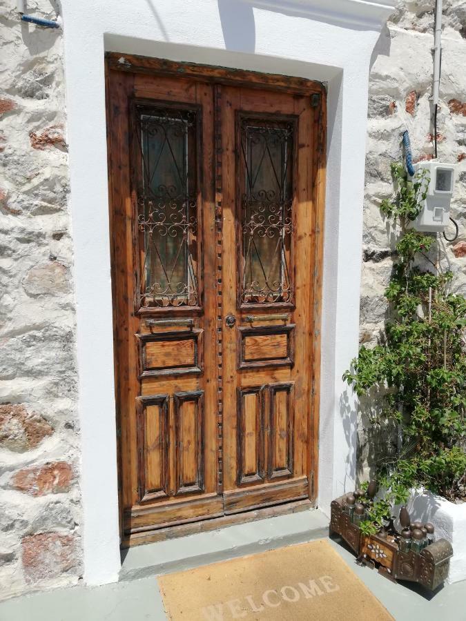 Yalos House Pera Gyalos